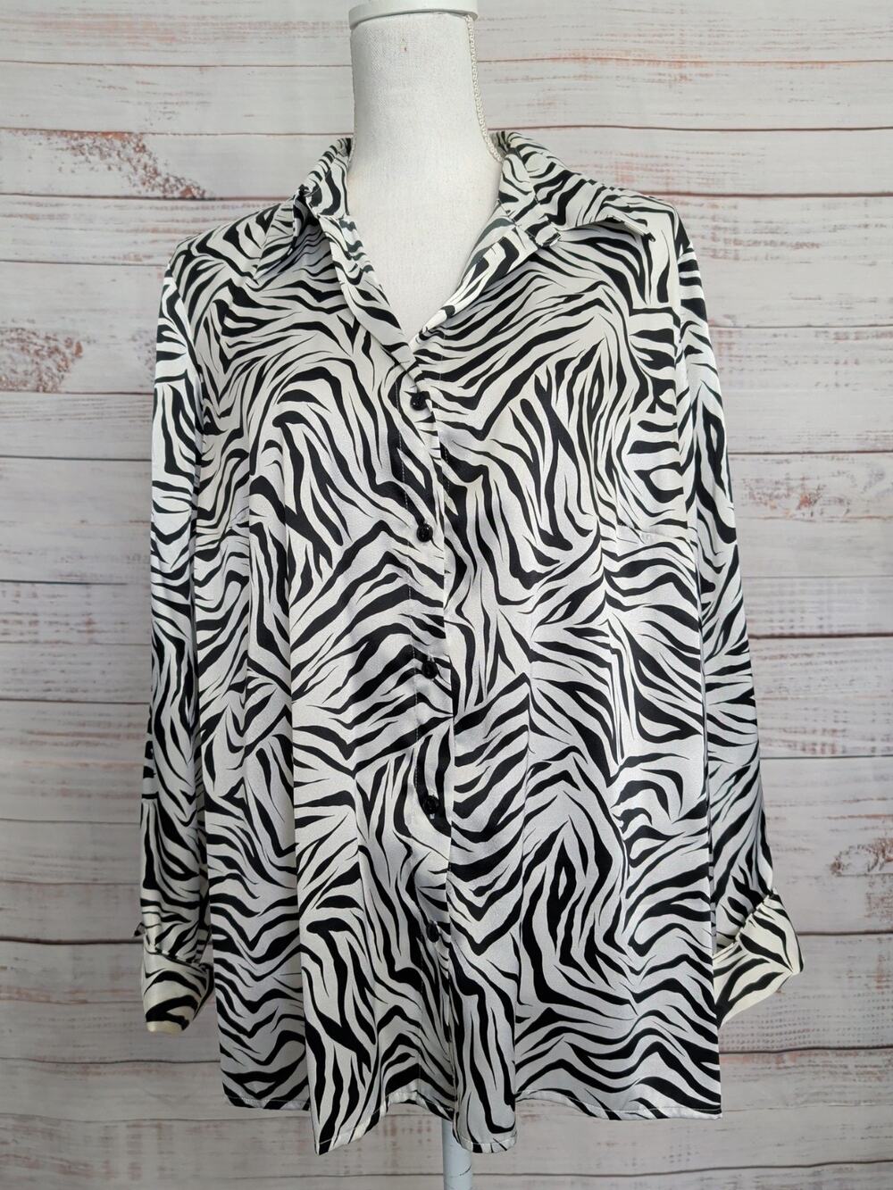 Venezia Jeans Women’s 14/16 Zebra Print Button Blouse Long Sleeve Lightweight
